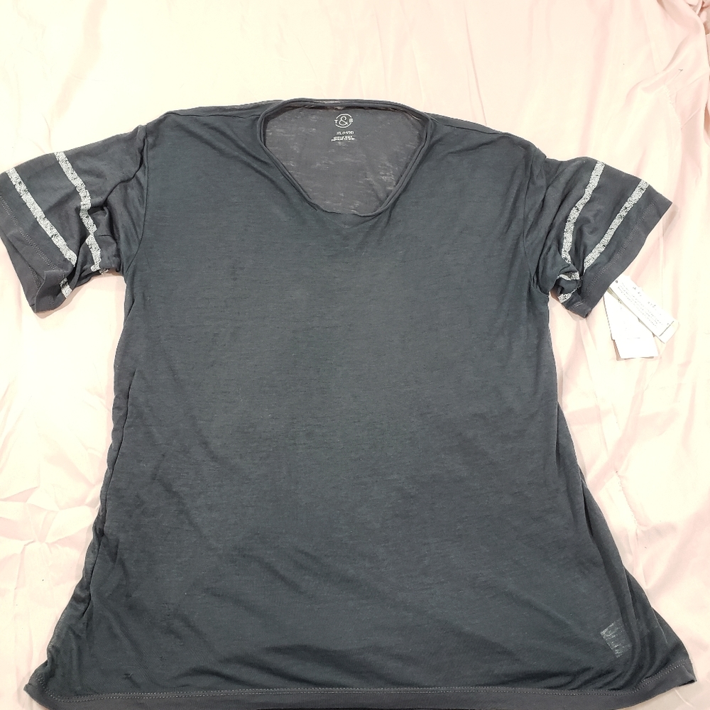 T&B women's shirt sz XL